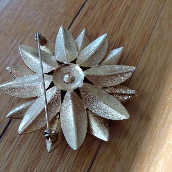 Vintage Flower Brooch Gold Tone Sunflower Daisy Sarah Coventry Statement Jewelry - Picture 6 of 8